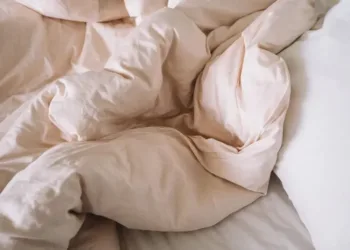 Cómo reciclar las sábanas viejas o rotas para darle múltiples usos en el hogar