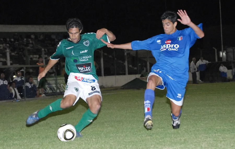 Los futbolistas extranjeros que atravesaron la historia de Sarmiento