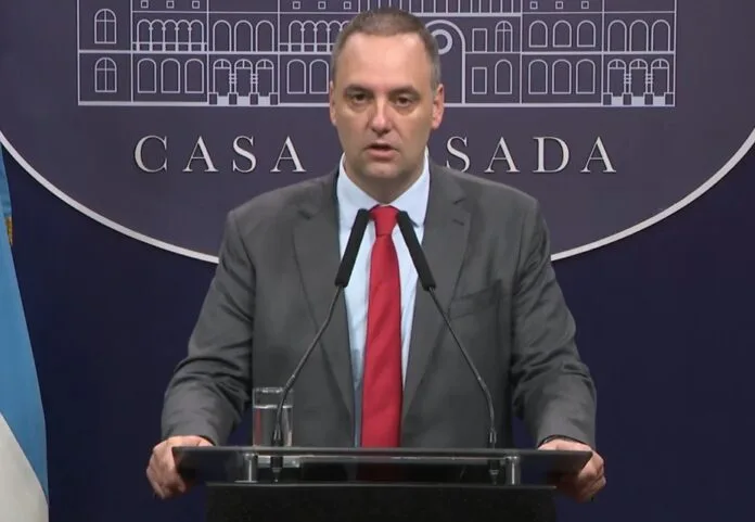 El Gobierno ordenó desclasificar archivos de la SIDE sobre la dictadura y declarar “de lesa humanidad” el crimen de Viola
