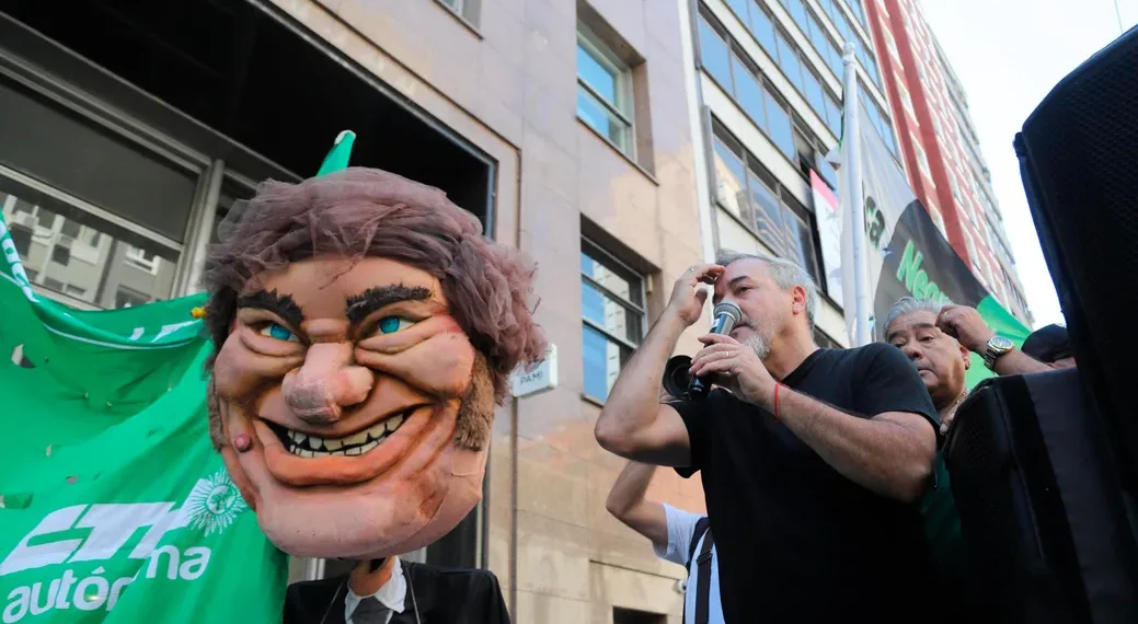 Últimas encuestas de las elecciones 2025: cómo está la imagen de Javier Milei