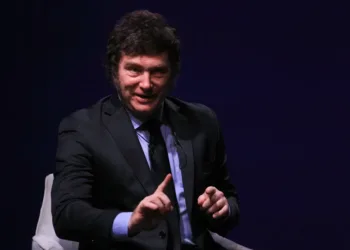 La encuestadora favorita de Milei marcó un descenso en su imagen y gestión