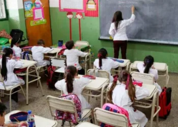 El Gobierno fijó el sueldo mínimo de maestros en $500.000 sin el aval de los gremios