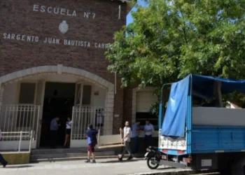 Bahía Blanca: varios establecimientos públicos y privados vuelven a las clases este martes