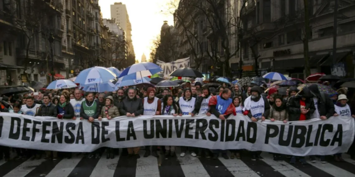 Editorial: Sin fondos
