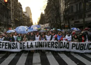 Editorial: Sin fondos