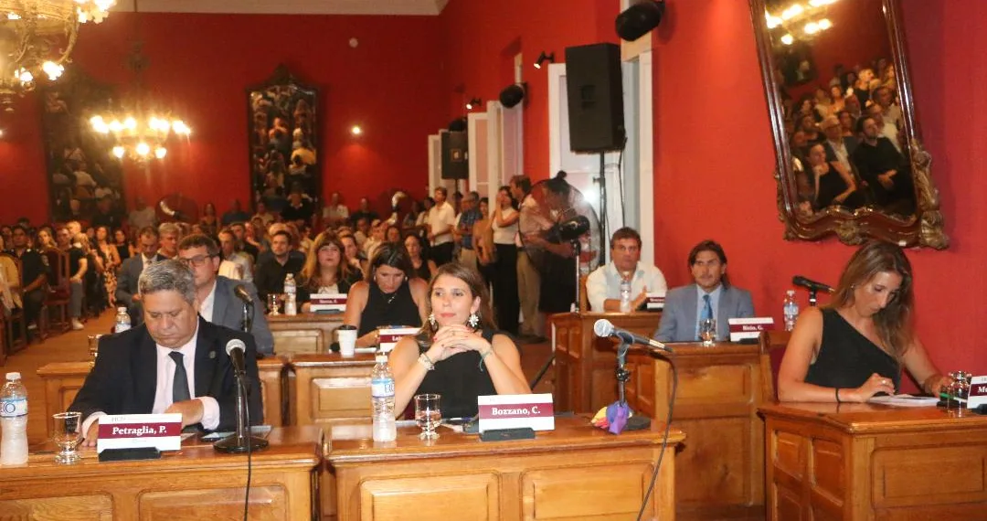 Reacción de la oposición al discurso del intendente Petrecca ante el Concejo