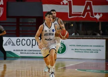 Argentino recibe a Ciclista Olímpico (LB) en un partido con mucho juego