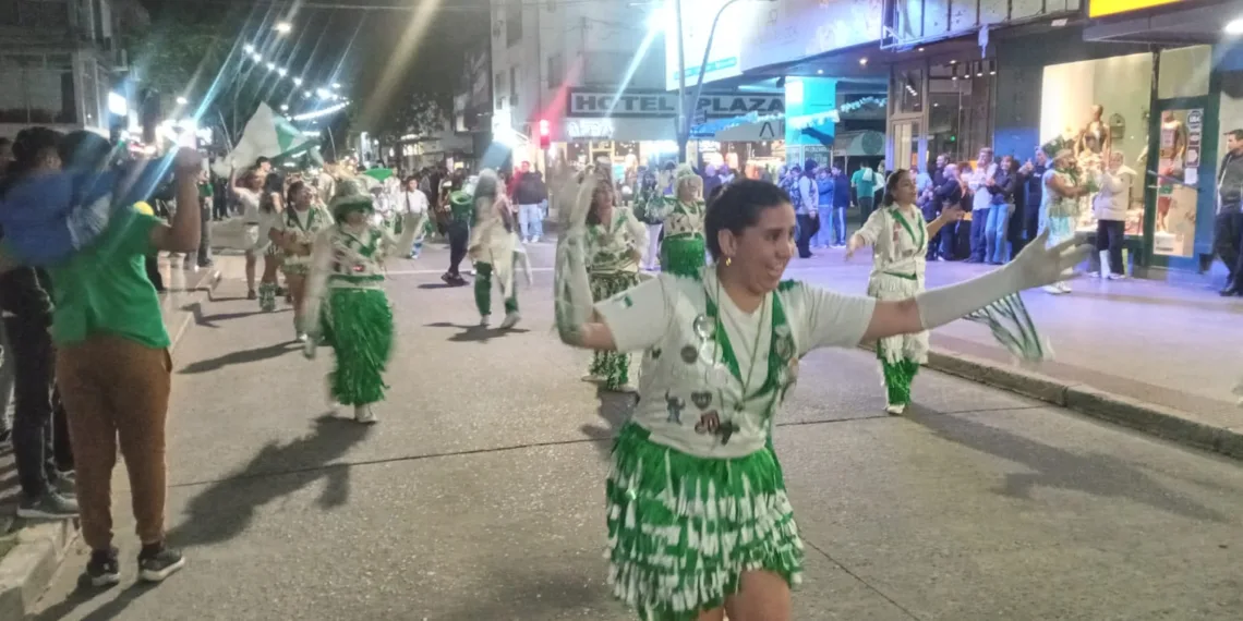 Las batucadas alegraron la noche del domingo