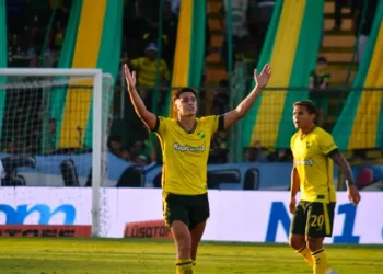 Defensa y Justicia le ganó a Estudiantes sobre la hora y se acercó a la punta de la zona A