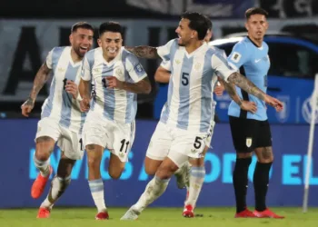 Con Almada como figura, Argentina se impuso ante Uruguay y reafirmó el liderato en las Eliminatorias