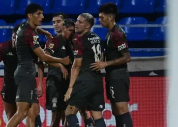 Huracán venció por 2-0 a Vélez por el Torneo Apertura: renunció Domínguez