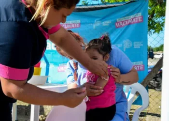 Sarampión: el lunes comienza la campaña de vacunación de refuerzo en el AMBA