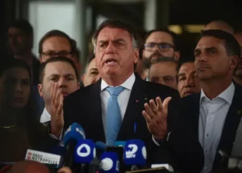 Bolsonaro, operado y estable en terapia intensiva