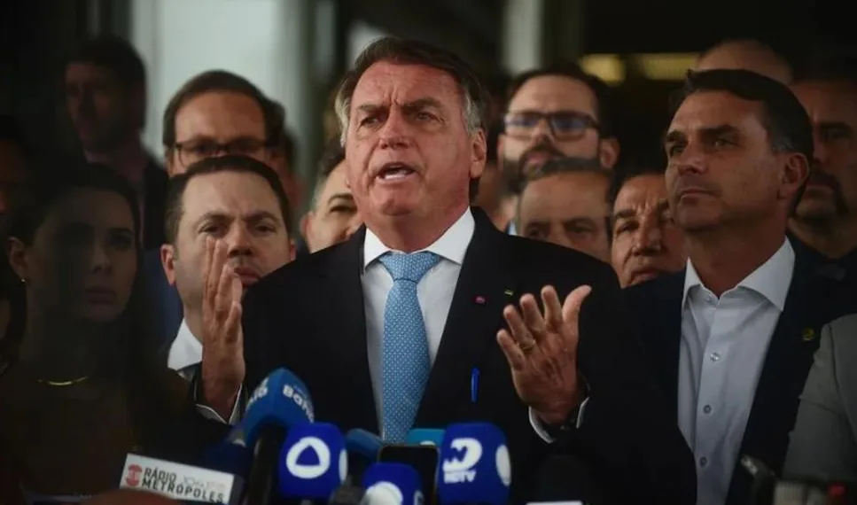 Bolsonaro, operado y estable en terapia intensiva