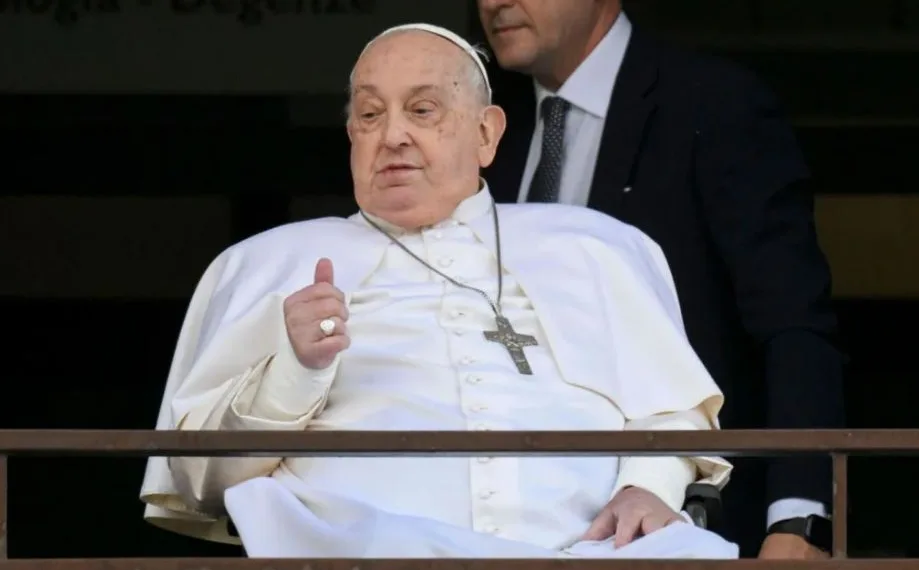 Así fue la última aparición pública del papa Francisco en la misa de Pascuas