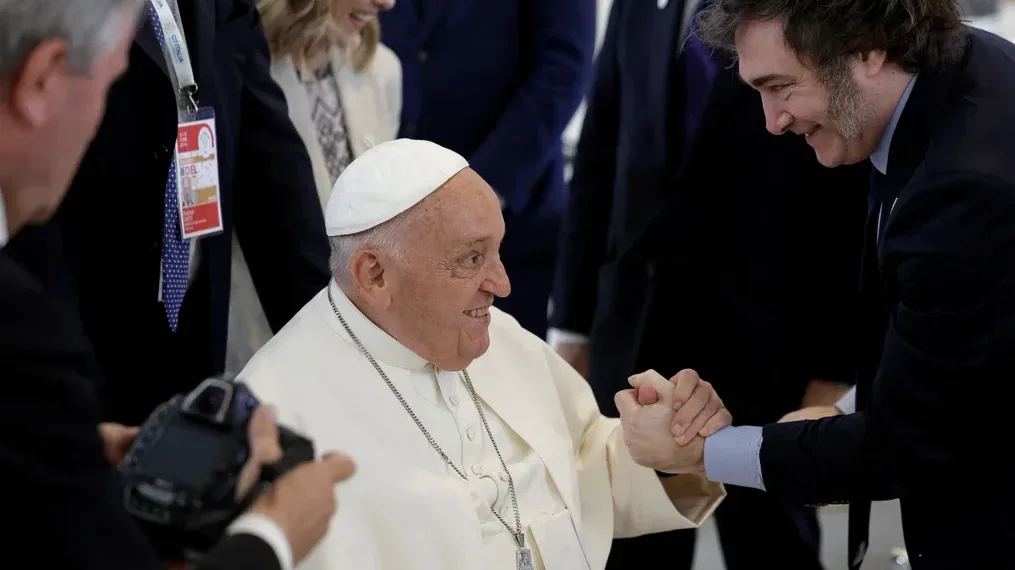 Javier Milei viaja al Vaticano para despedir al papa Francisco
