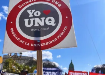 Docentes universitarios paran y se movilizan para reclamar