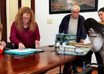 Más familias firmaron escrituras de sus viviendas