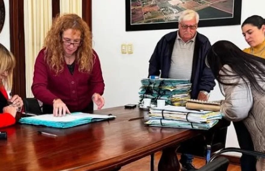 Más familias firmaron escrituras de sus viviendas