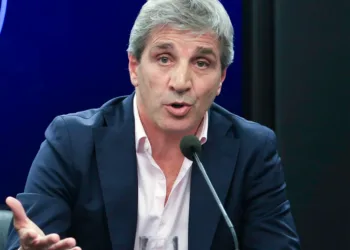 Caputo afirmó que habrá reforma impositiva y que se cumplirán las metas con el FMI