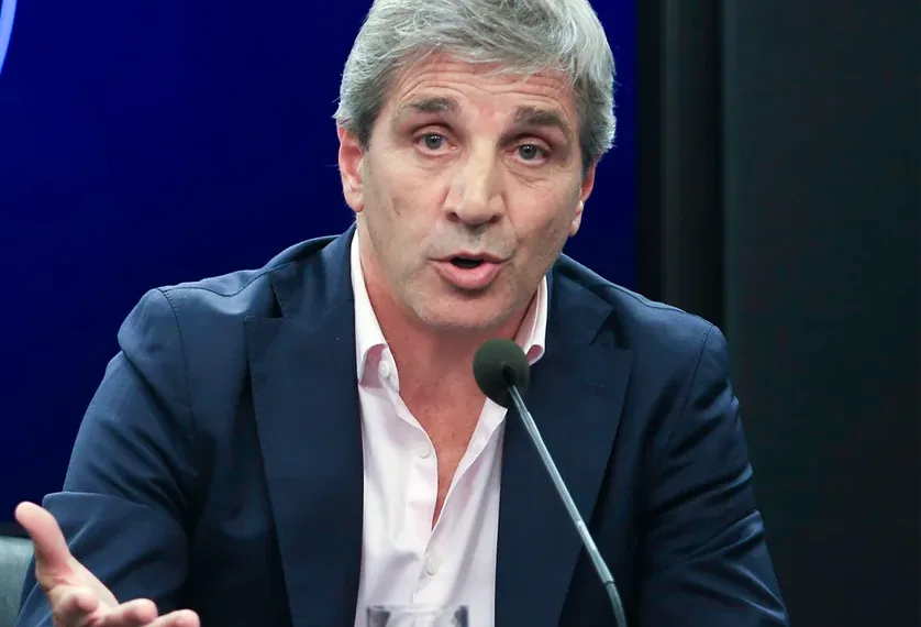 Caputo afirmó que habrá reforma impositiva y que se cumplirán las metas con el FMI