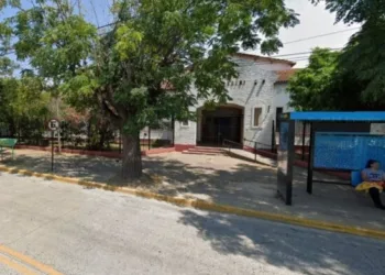 Adolescente de 17 años apuñaló a dos hermanos en el colegio