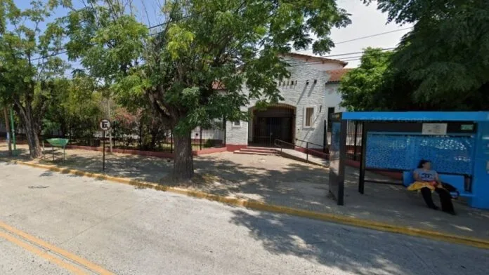 Adolescente de 17 años apuñaló a dos hermanos en el colegio