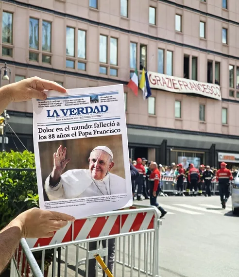 La tapa de LA VERDAD en Roma