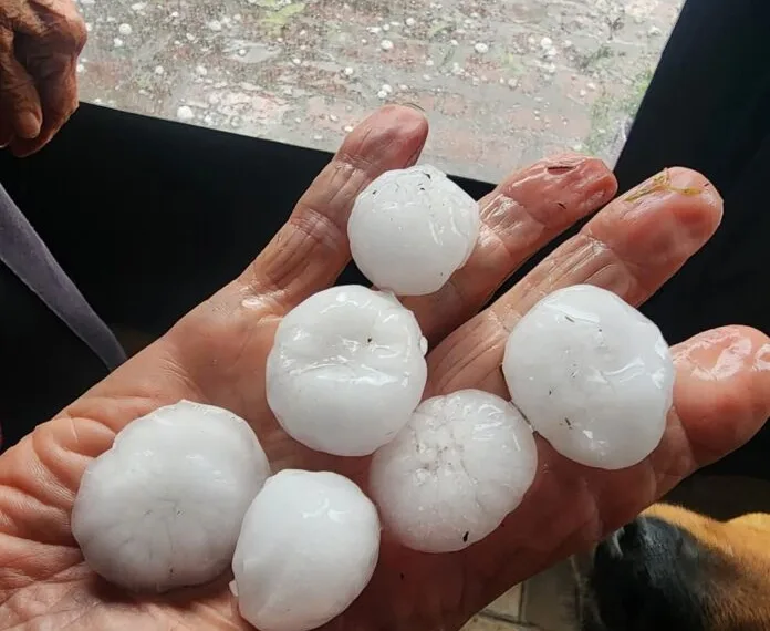 Fuertes tormentas con granizo en varios distritos bonaerenses y el AMBA: sigue la alerta amarilla