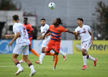 Con uno menos, Lanús empató en Venezuela en su debut en la Copa Sudamericana