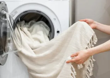 Cómo lavar las cortinas para que queden «superblancas y sin arrugas»