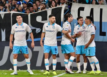 Racing le ganó a Banfield por 4 a 1 y está a un punto de la clasificación