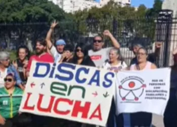 Personal de salud, educación y personas con discapacidad se manifestaron en contra de la gestión de Milei