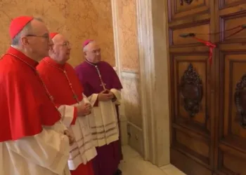 Sellaron la habitación del papa Francisco en el Vaticano tras el rito de constatación de su muerte