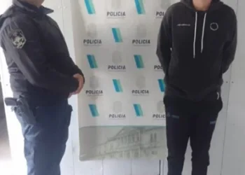 Aprehendidos por sustraer pertenencias de un vehículo