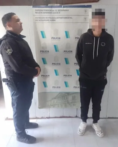 Aprehendidos por sustraer pertenencias de un vehículo