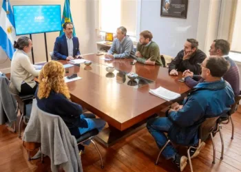 Gesto de distensión: Petrecca recibió a los productores