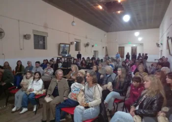 Se proyectó el film “Honrar la vida” en Agustín Roca