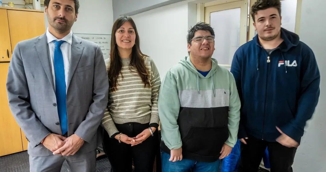 Jóvenes juninenses desarrollan una app para personas con dificultades para comunicarse