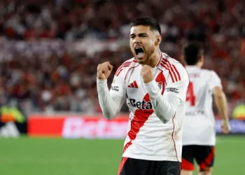 River goleó a Barracas y está en cuartos de final