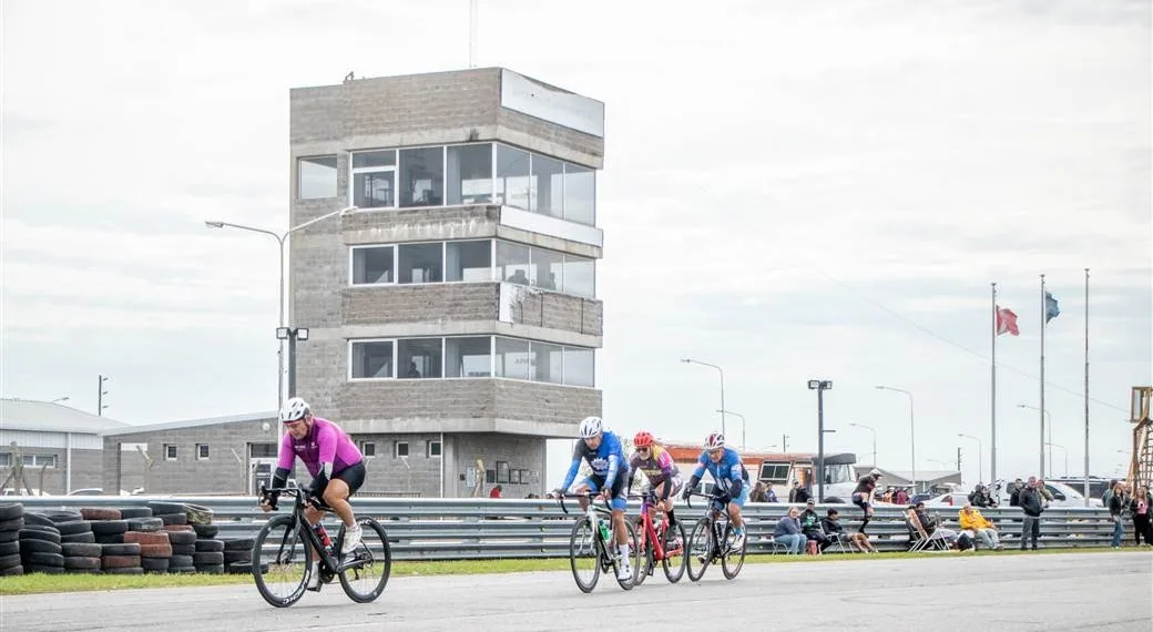 Más de 400 ciclistas participaron del Gran Premio por el Día del Trabajador