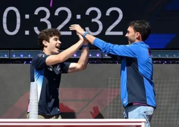 La divertida reacción de Colapinto en el fan zone de Imola: “Muchas remeras de Boca”