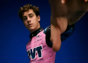Colapinto vuelve a brillar: la F1 lo destaca con un guiño cinematográfico y albiceleste