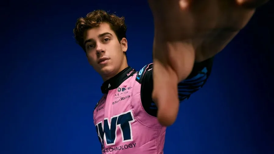 Colapinto vuelve a brillar: la F1 lo destaca con un guiño cinematográfico y albiceleste
