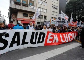 Los trabajadores del Garrahan contra el Gobierno: “Encima de pagar poco te ensucian”