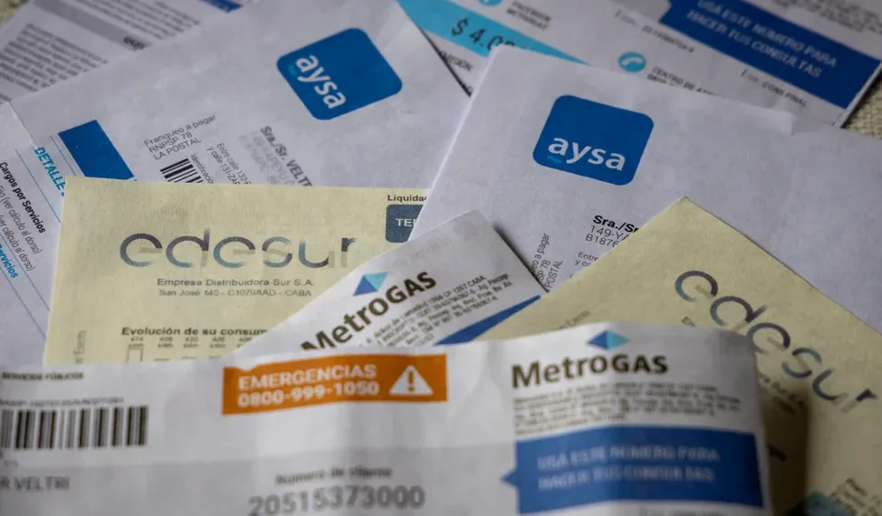 Junio llega con aumentos en luz, gas, agua, colectivos y combustibles