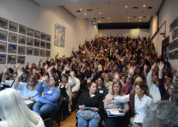 Provincia acordó el aumento a docentes por mayoría, pero la FEB lo rehazó y va al paro el martes