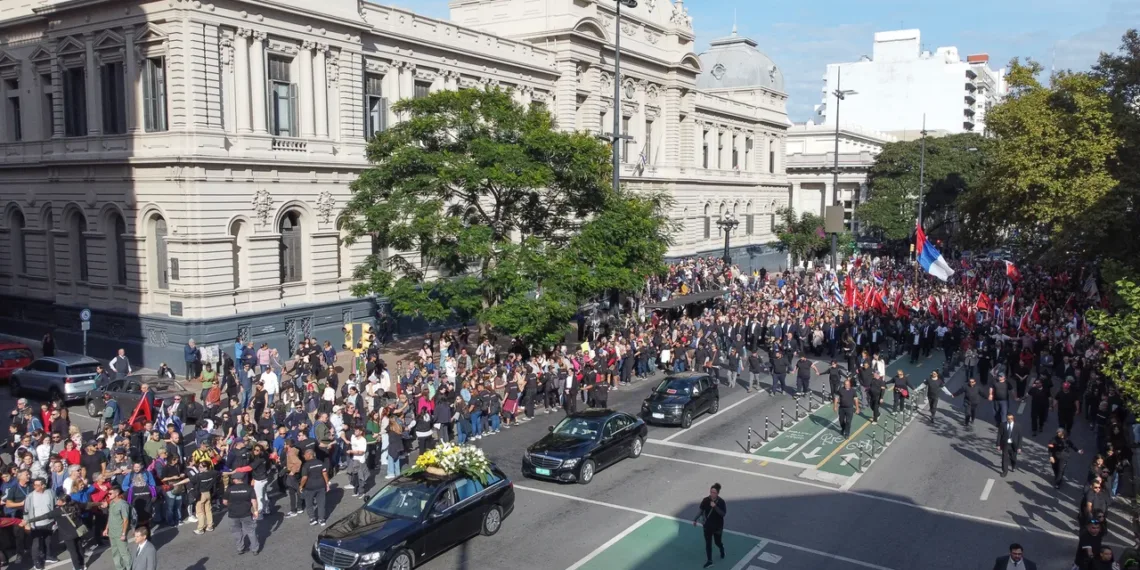 El emotivo cortejo fúnebre de Pepe Mujica conmovió a Montevideo