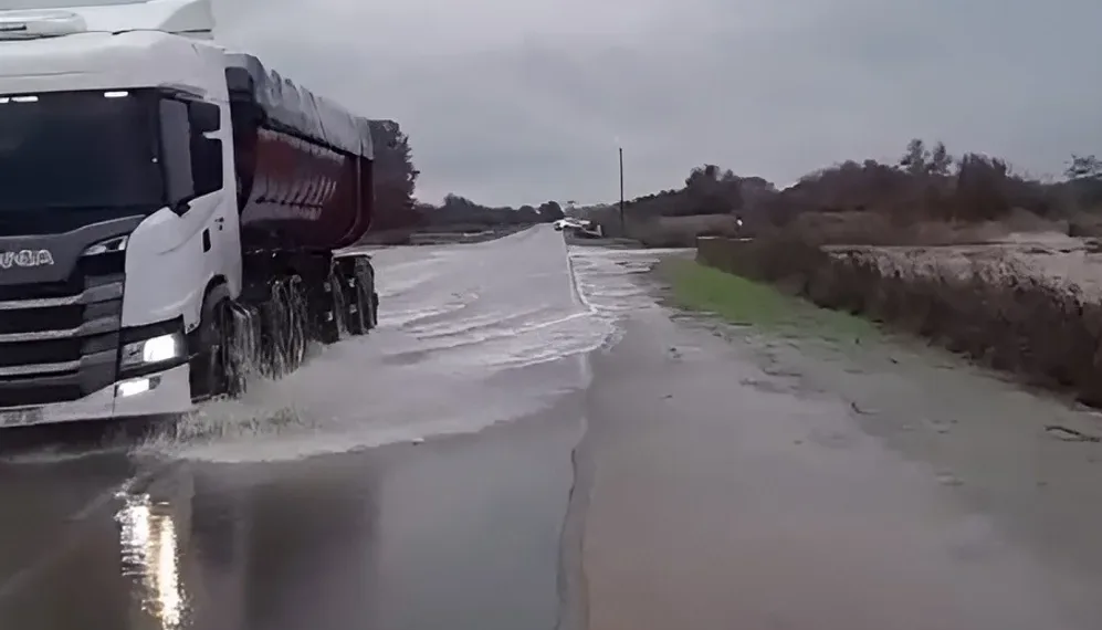 Colapsan las rutas 8 y 9 por el temporal: cortes totales y desvíos en varios tramos