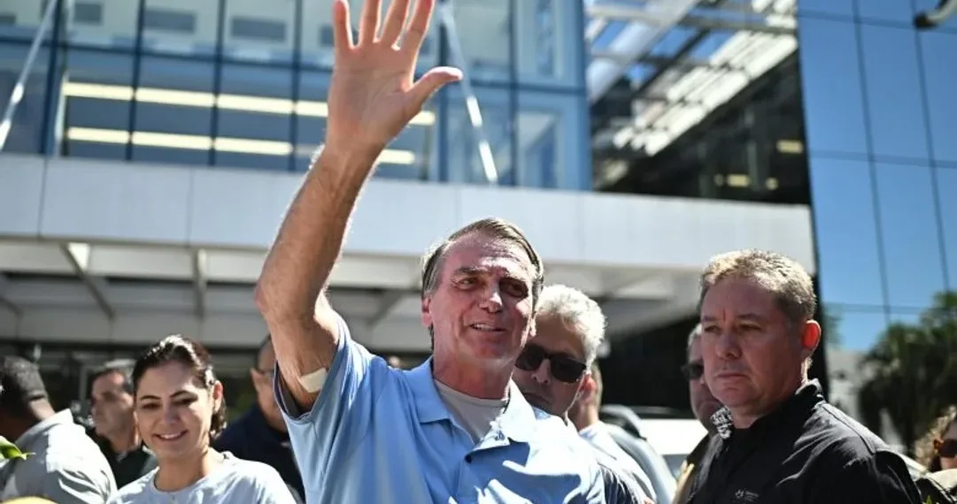 Tras recibir el alta hospitalaria, Bolsonaro anunció que retorna a la actividad política